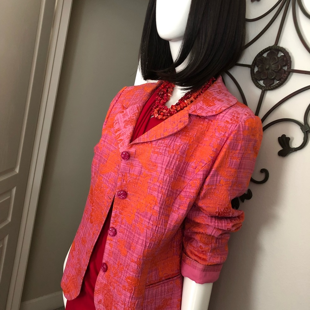 What a fabulous jacket! By Bergamo, EBI🌸